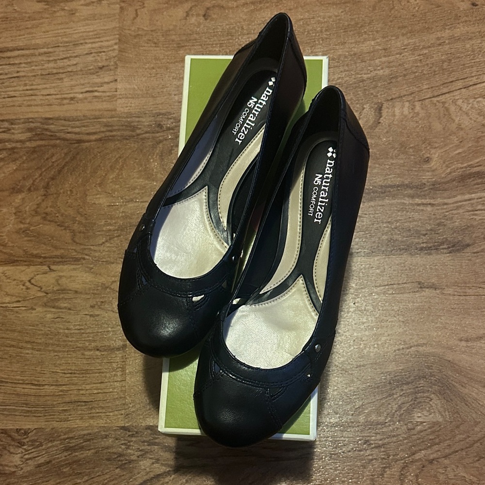 Naturalizer Black Leather Loafers